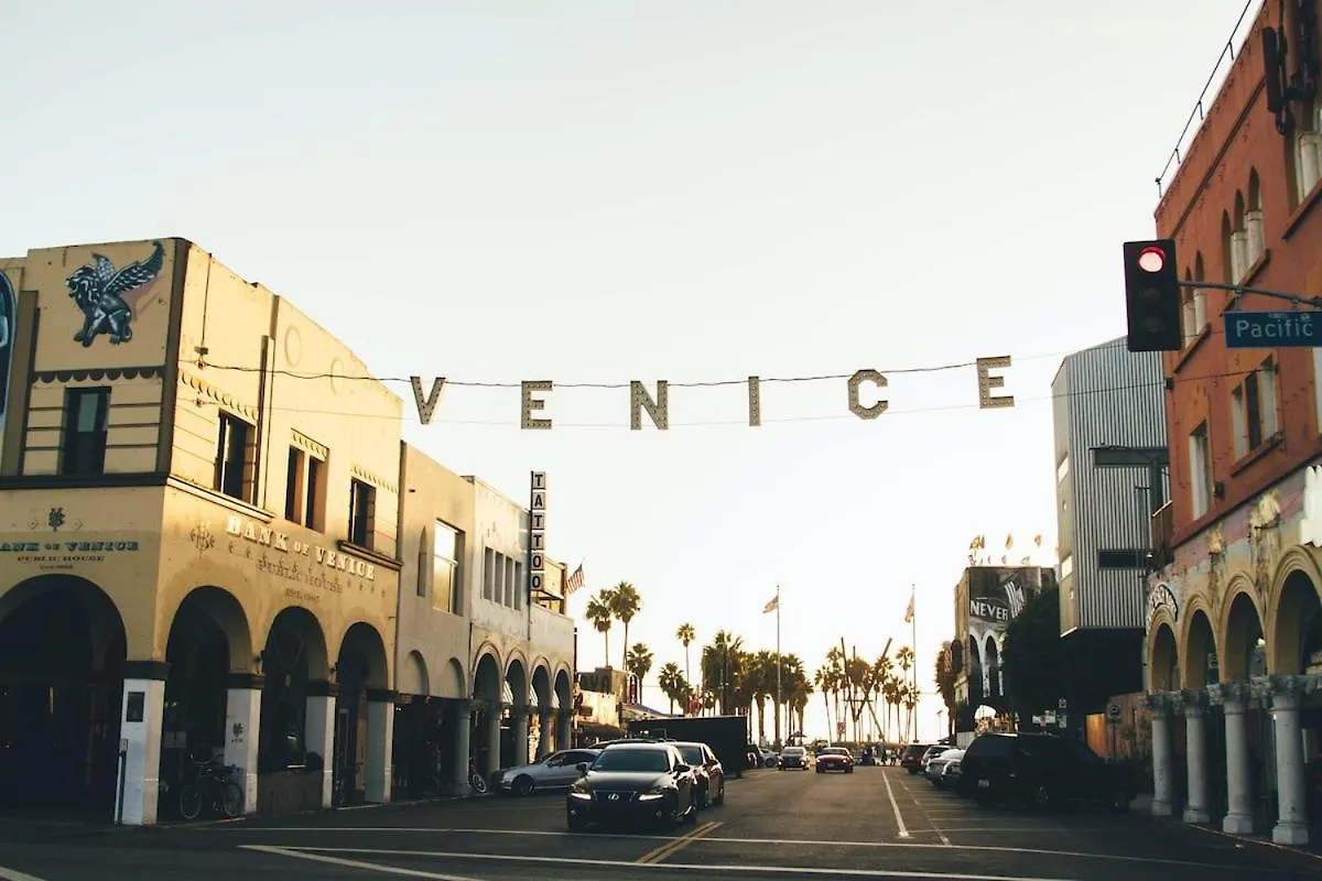 Apartment Luxe 2-Br With King Suite, Rooftop, Steps From Beach Los Angeles