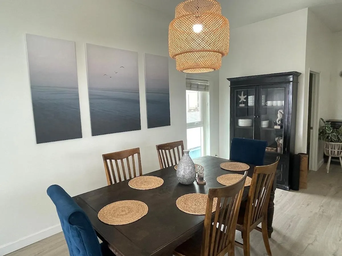 Luxe 2-Br With King Suite, Rooftop, Steps From Beach Los Angeles