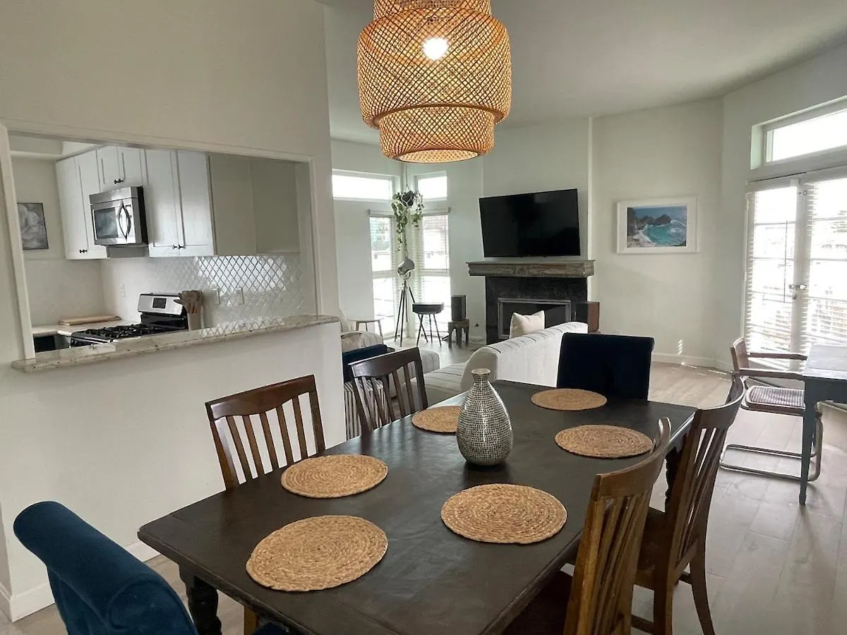 Luxe 2-Br With King Suite, Rooftop, Steps From Beach Los Angeles 0*,  United States