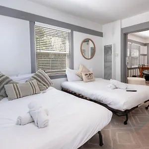 Apartment Surfside 2br With Queen Beds In Venice, Los Angeles