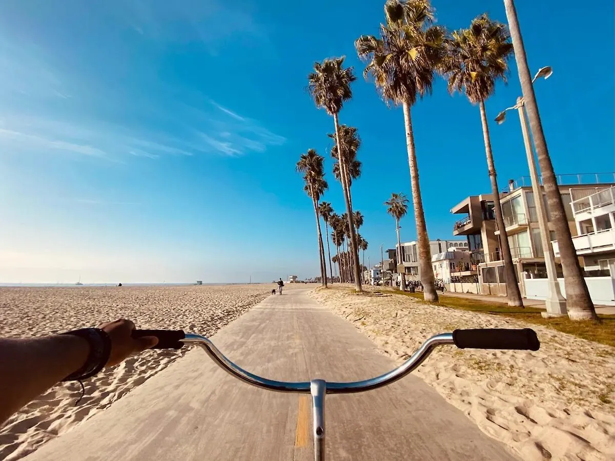 Luxe 2-Br With King Suite, Rooftop, Steps From Beach Los Angeles Apartment