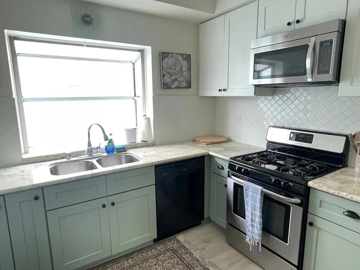 Luxe 2-Br With King Suite, Rooftop, Steps From Beach Los Angeles Apartment